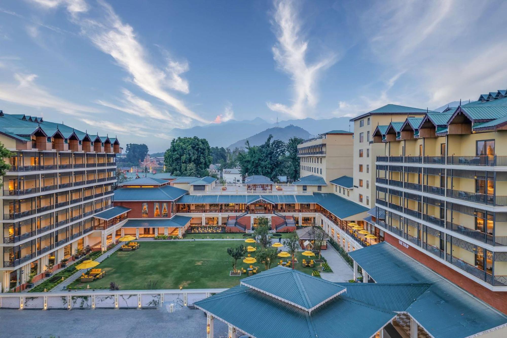 Radisson Collection Hotel & Spa, Riverfront Srinagar Eksteriør bilde