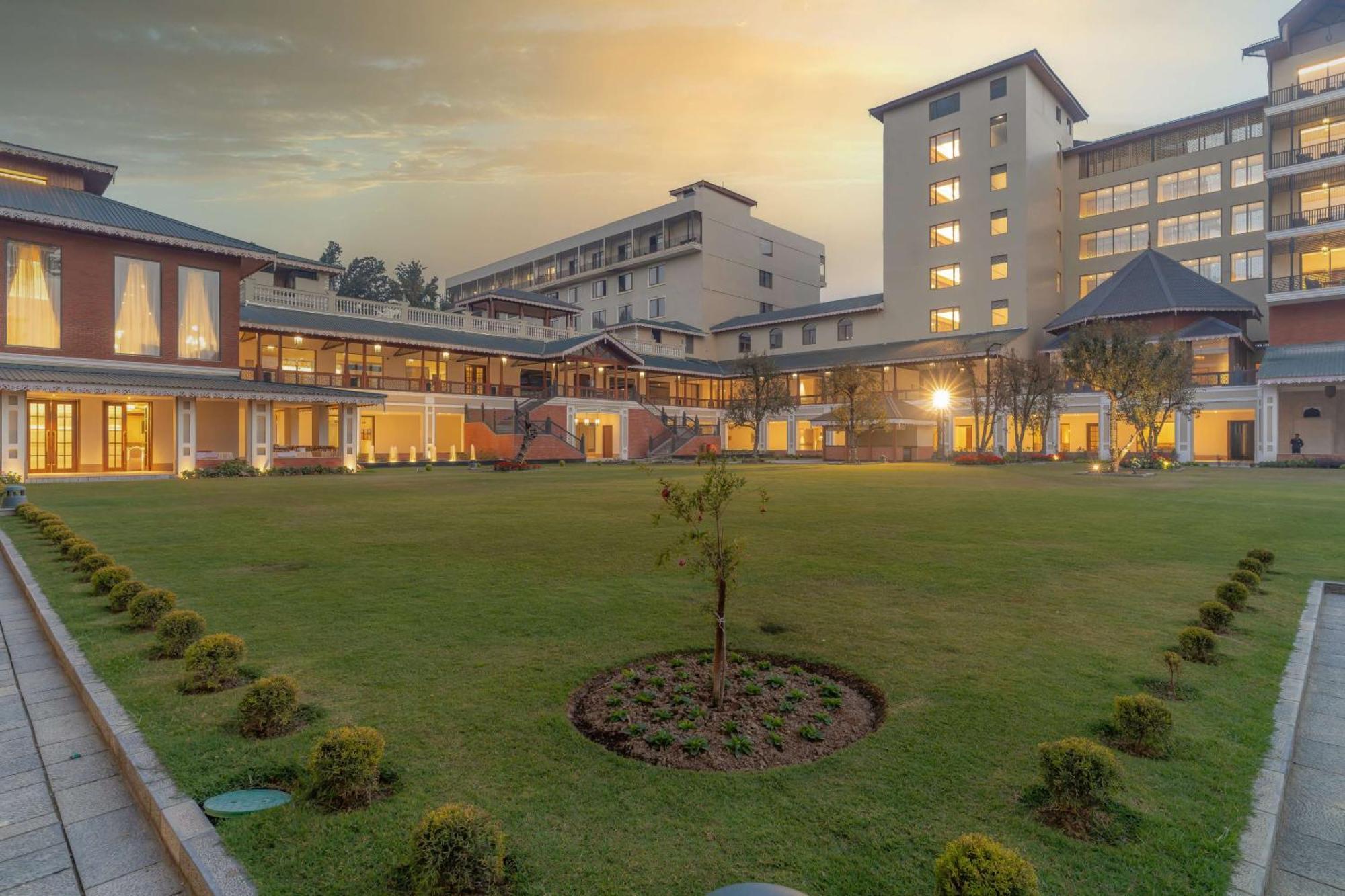 Radisson Collection Hotel & Spa, Riverfront Srinagar Eksteriør bilde